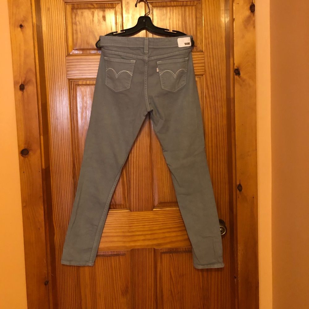 Low rise skinny , Demi Curve Levi jeans.